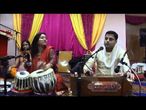Shonali Srivastava accompanying a Hindustani vocal performance on tabla